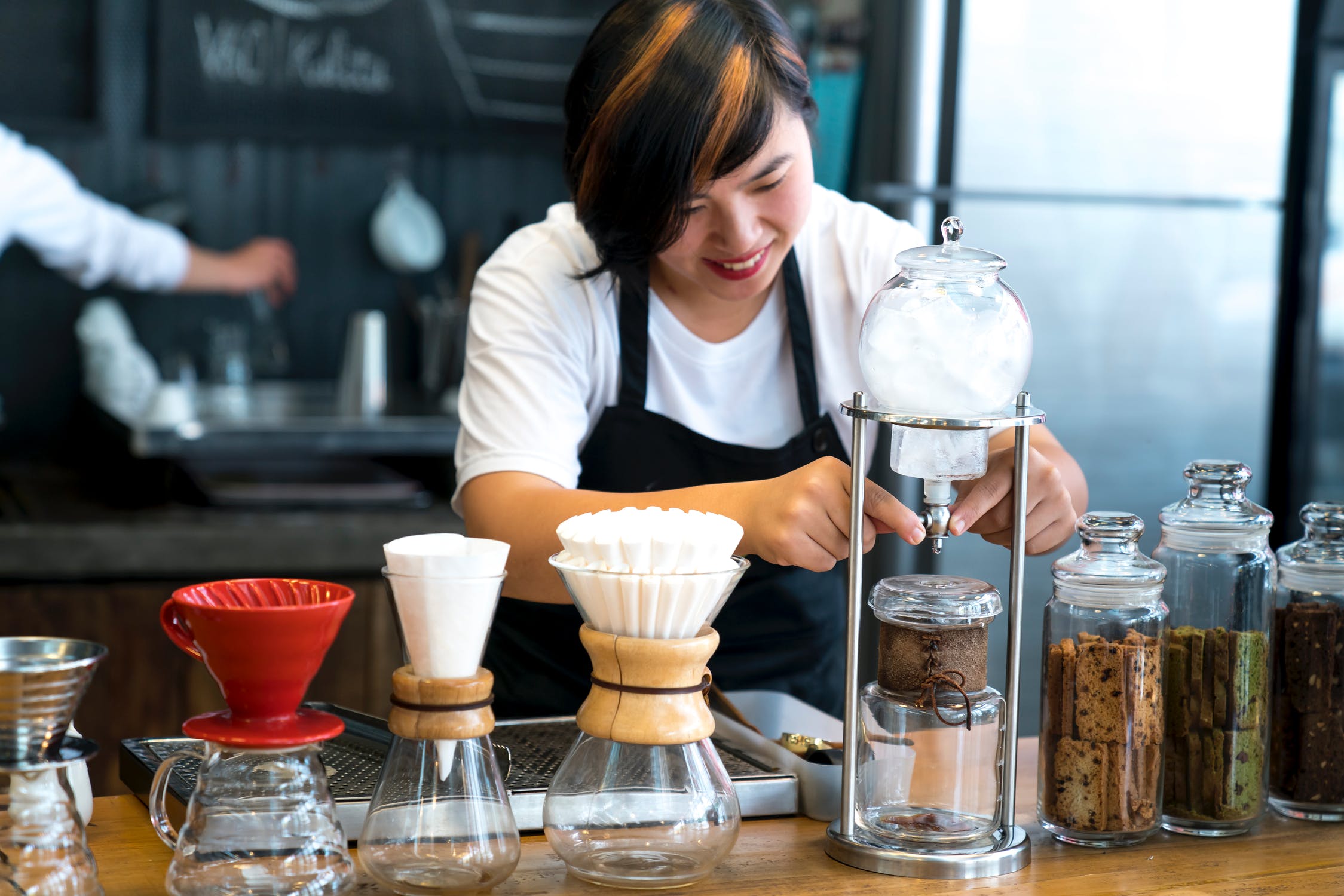 The complete guide to restaurant staff positions: What you need to fill for your restaurant